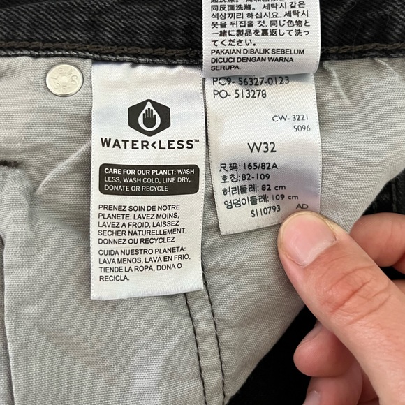 Woman’s Black Denim 501 Levi’s Shorts - Picture 5 of 10